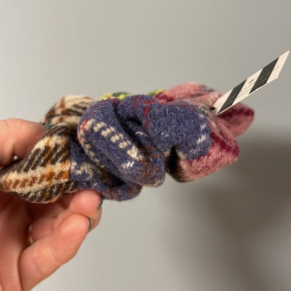 Lele Sadoughi Flannel Oversized Scrunchie multi plaid New with tag & dust bag - Picture 5 of 7